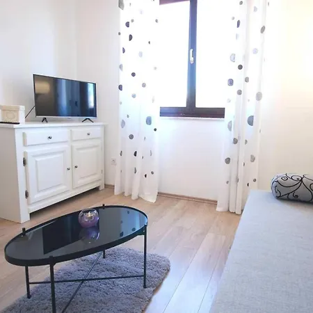 Apartment With A Parking Space Njivice, Krk - 21871 Njivice
